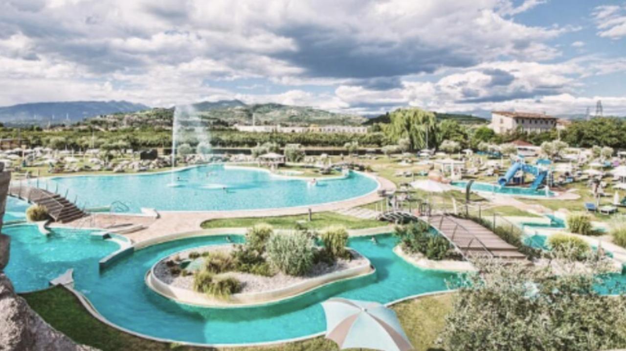 Villa Poggio Ulivo Pool-Apartments Rivoli Veronese Eksteriør bilde