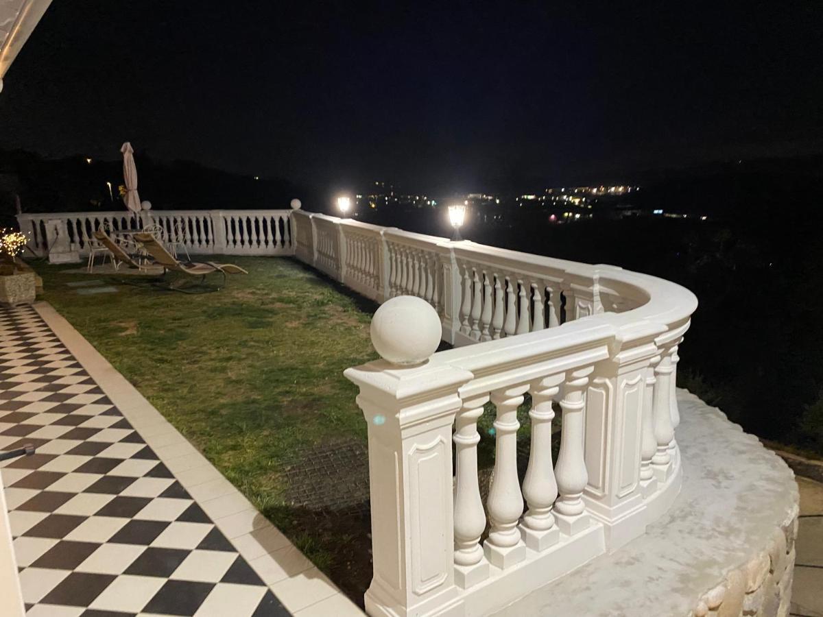 Villa Poggio Ulivo Pool-Apartments Rivoli Veronese Eksteriør bilde