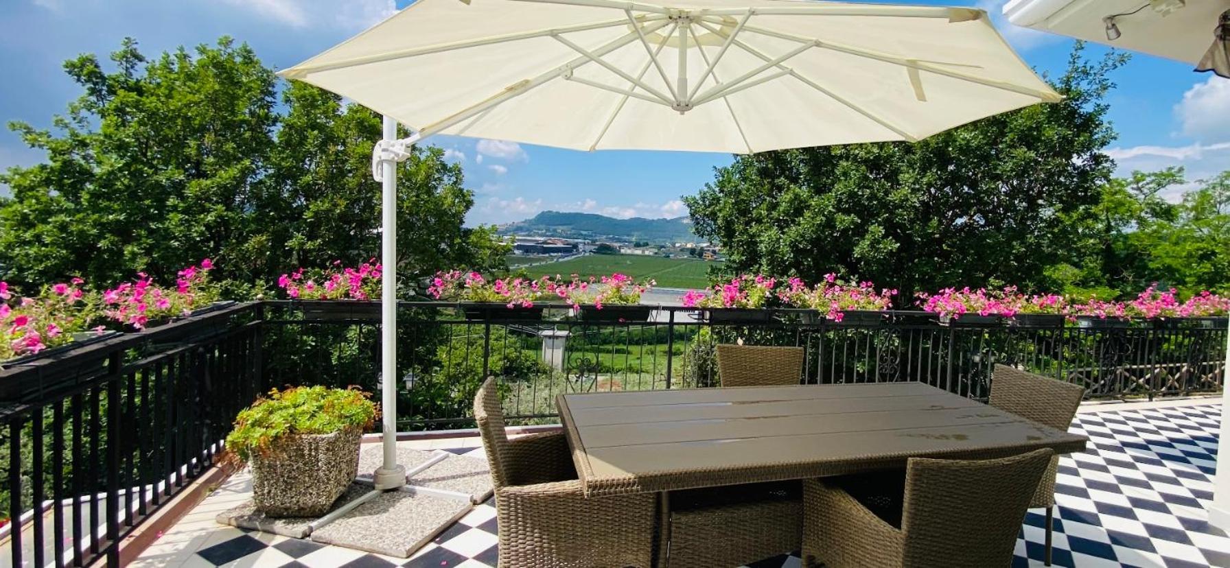 Villa Poggio Ulivo Pool-Apartments Rivoli Veronese Eksteriør bilde