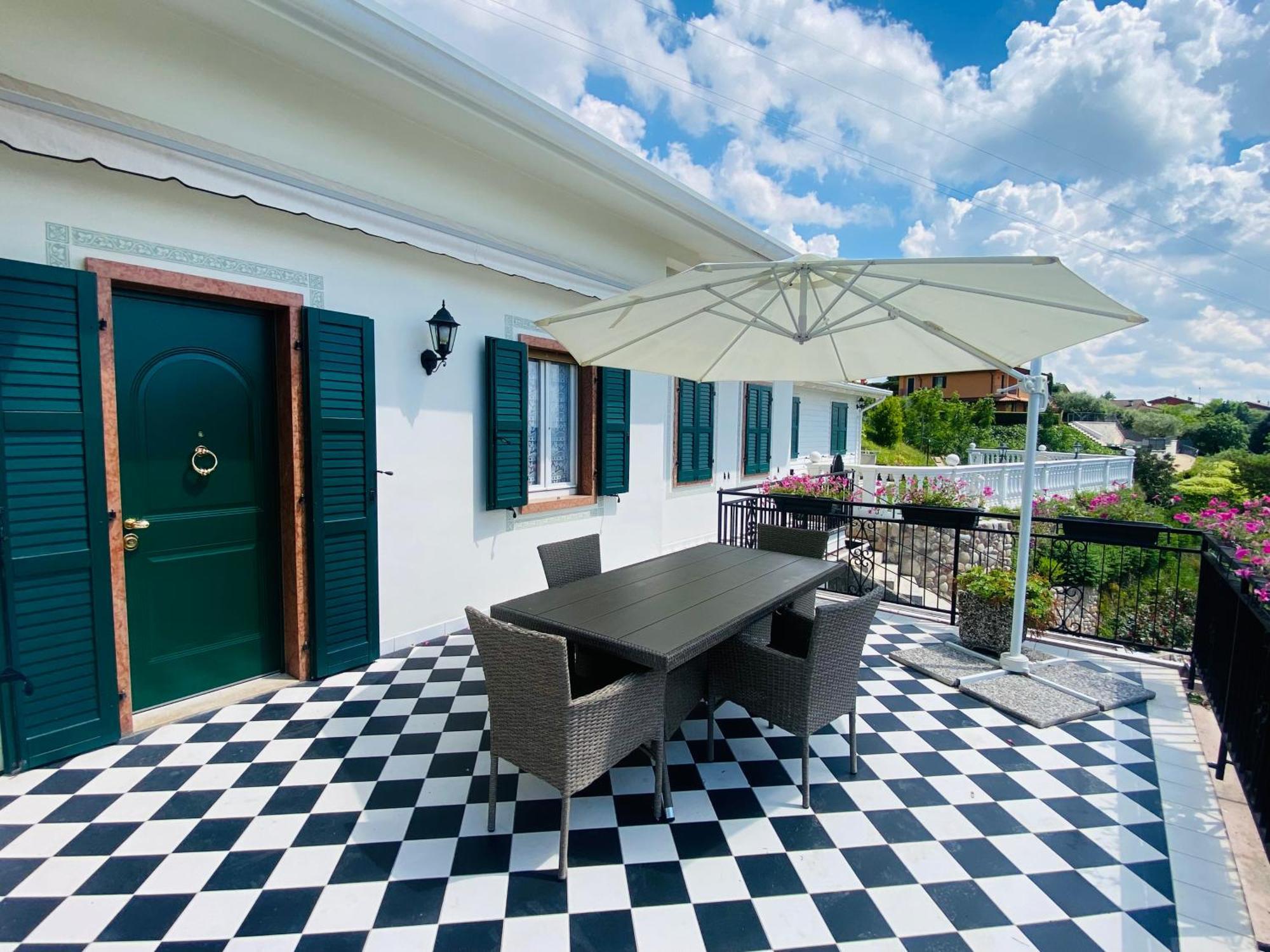 Villa Poggio Ulivo Pool-Apartments Rivoli Veronese Eksteriør bilde